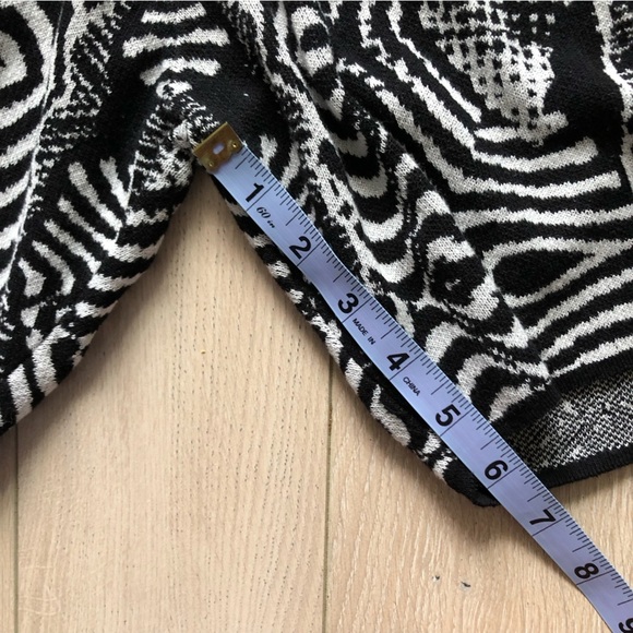 Zara Zebra Camo Knitted Shorts in Black & White Size S - Picture 8 of 8